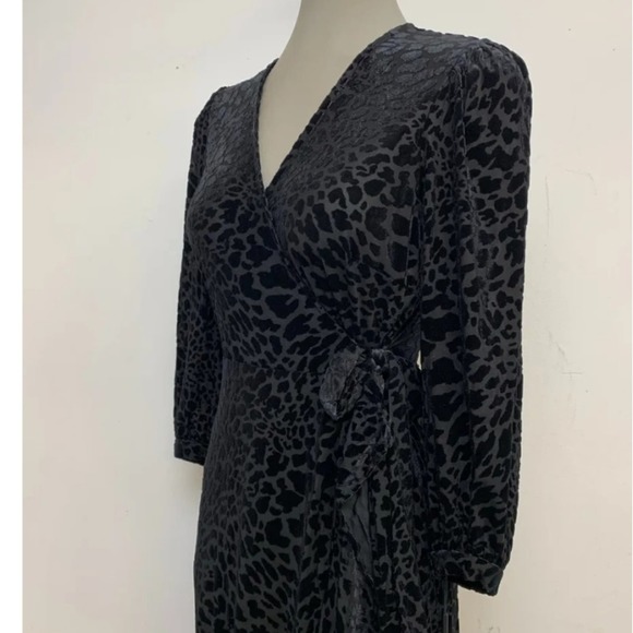 Calvin‎ Klein BLACK Burn Out Velvet Fit & Flare Surplice Dress size 4 New! - Picture 10 of 11